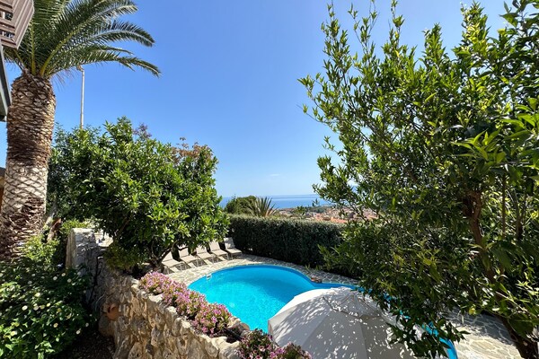 Foto van Villa met gedeeld zwembad nabij Castellammare del Golfo - ViewSummer