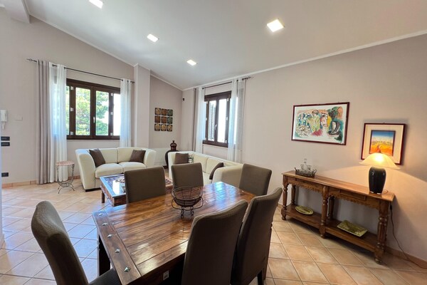Foto van Villa met gedeeld zwembad nabij Castellammare del Golfo - DiningRoom