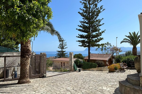 Foto van Charmant vakantiehuis vlakbij zee - Vakantiehuis in Castellammare del Golfo - ExteriorSummer