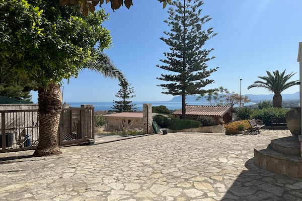Foto van Charmant vakantiehuis vlakbij zee - Vakantiehuis in Castellammare del Golfo - TerraceBalcony