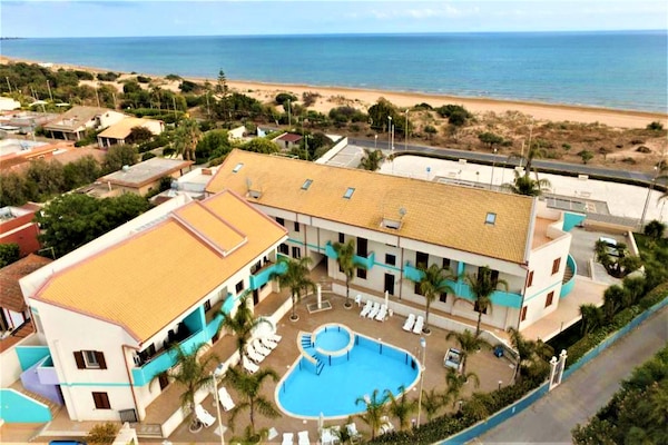 Foto van Stijlvol appartement aan zee - Vakantiehuis in Ispica - ExteriorSummer