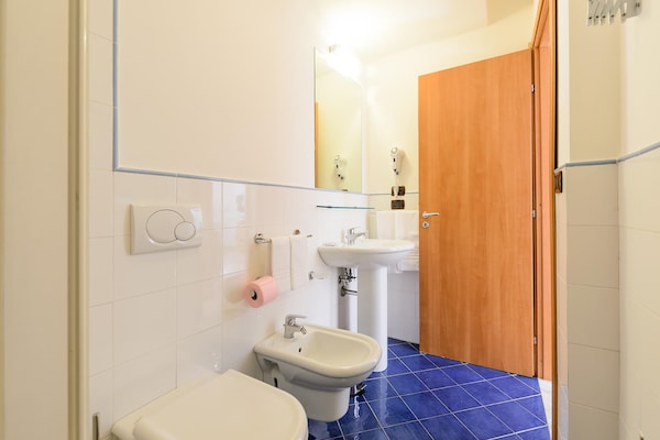 Foto van Appartement in Pietra Ligure - Vakantiehuis in Letojanni - BathRoom