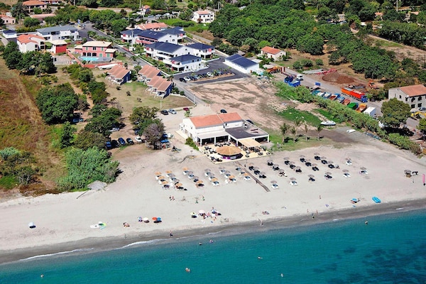 Foto van Appartement in Corsica bij Strand - Vakantiehuis in Santa-Lucia-di-Moriani - ViewSummer