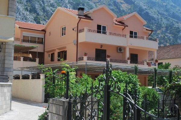 Foto van Deluxe Top Floor Apartment with Balcony and Sea View (6) - Outdoor