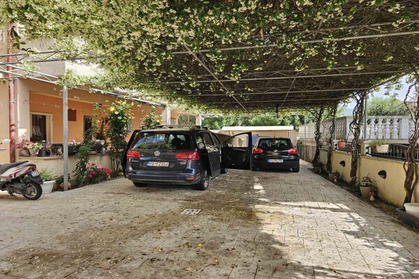 Foto van Deluxe Top Floor Apartment with Balcony and Sea View (6) - Outdoor