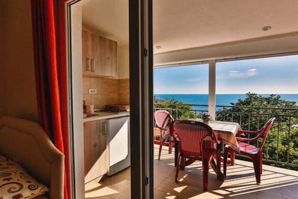 Foto van Beachfront Sunset Apartments Sutomore - Studio Apartment with Sea View and Terrace (Owner 20) - Terrace