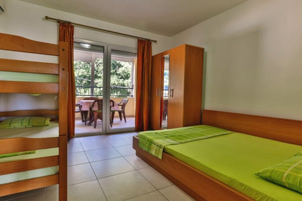 Foto van Beachfront Sunset Apartments Sutomore - Classic Studio Apartment with Mountain View and Loggia - BedRoom