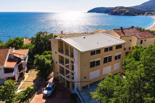 Foto van Beachfront Sunset Apartments Sutomore - Classic Studio Apartment with Mountain View and Loggia - Outdoor