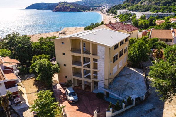 Foto van Beachfront Sunset Apartments Sutomore - Classic Studio Apartment with Mountain View and Loggia - Outdoor