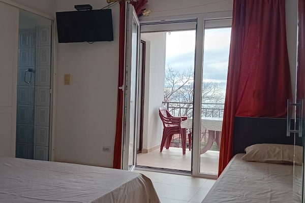 Foto van Classic Studio Apartment with Sea View and Terrace - BedRoom