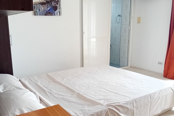 Foto van Classic Studio Apartment with Sea View and Terrace - BedRoom