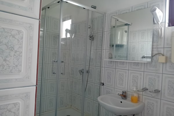 Foto van Classic Studio Apartment with Sea View and Terrace - BathRoom