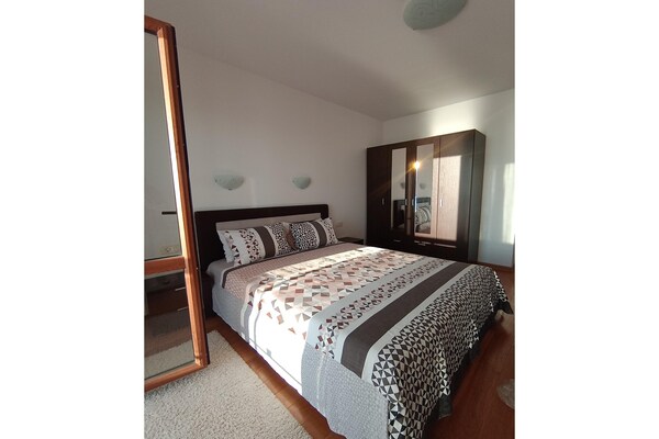 Foto van Chique appartement met zwembad in Dobra Voda - Vakantiehuis in Dobra Voda - BedRoom