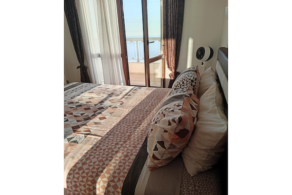 Foto van Chique appartement met zwembad in Dobra Voda - Vakantiehuis in Dobra Voda - BedRoom
