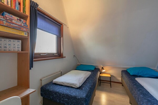 Foto van Yperhof 66 vakantiehuis voor 6 gasten aan de kust - Vakantiehuis in Julianadorp aan Zee - BedRoom