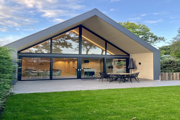 Foto van Luxe vakantiehuis aan zee - Vakantiehuis in Sint Maartenszee - ExteriorSummer