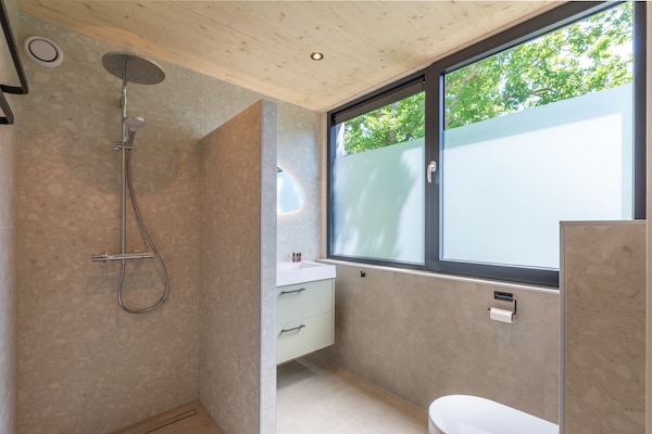 Foto van Luxe vakantiehuis aan zee - Vakantiehuis in Sint Maartenszee - BathRoom