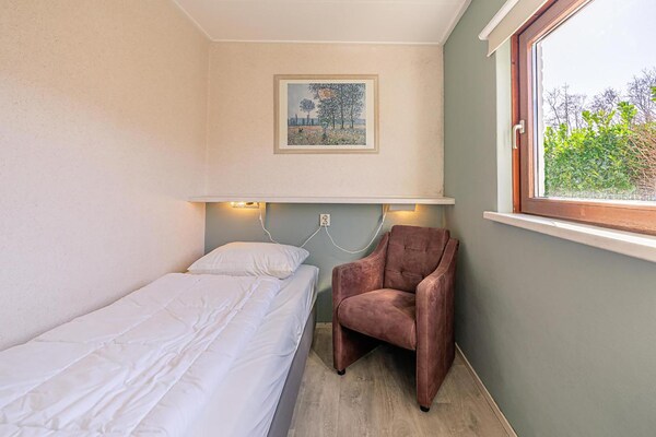 Foto van Gezellig vakantiehuis met bubbelbad op Texel - Vakantiehuis in Den Burg - BedRoom