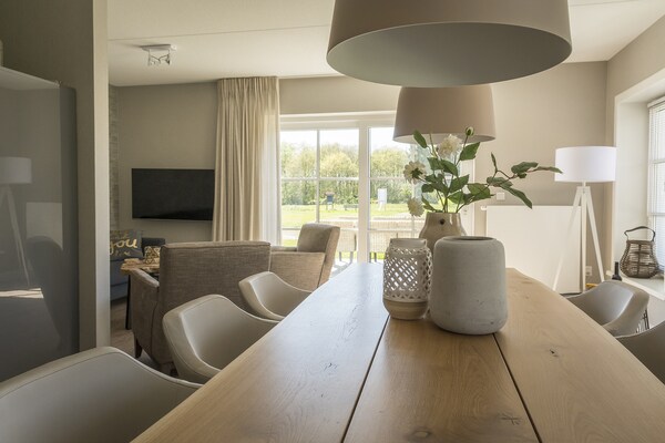 Foto van Gezellige boerderij op het Waddeneiland - Vakantiehuis in De Cocksdorp - Texel - DiningRoom