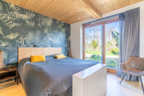 Foto van Stijlvol overnachten met hottub & sfeerhaard. - Vakantiehuis in De Koog - BedRoom