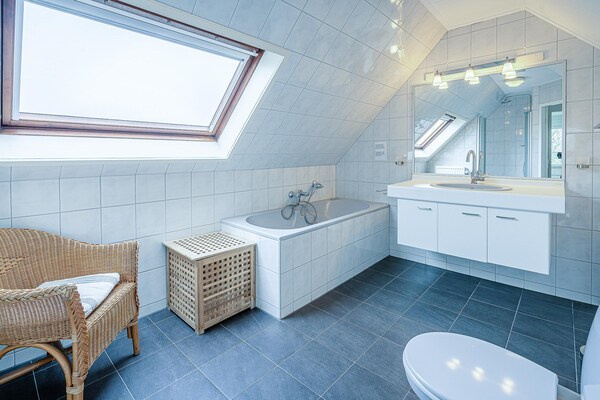 Foto van Sfeervolle villa nabij zee en bos - Vakantiehuis in De Koog - BathRoom