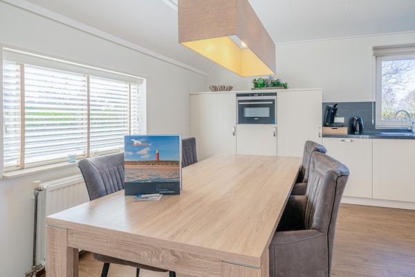 Foto van Sfeervolle villa nabij zee en bos - Vakantiehuis in De Koog - DiningRoom