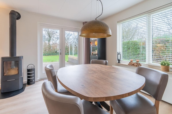 Foto van Sfeervolle villa nabij zee en bos - Vakantiehuis in De Koog - DiningRoom