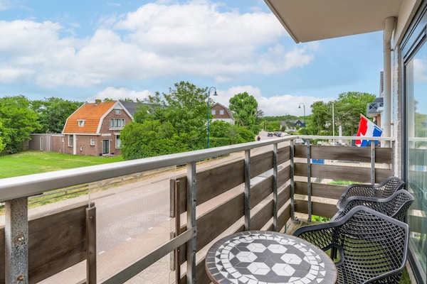 Foto van Comfortabel en modern ingericht 4-persoons appartement - TerraceBalcony