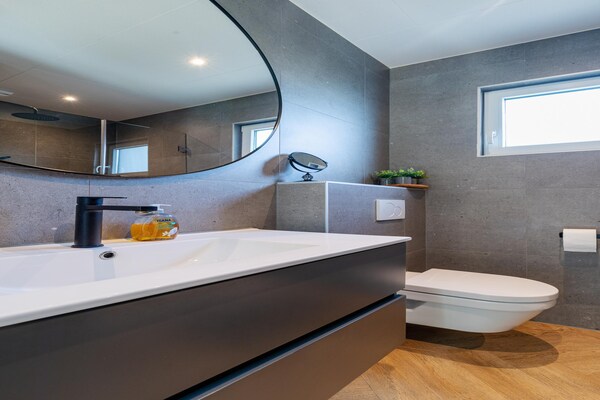 Foto van Modern chalet vlakbij het strand in Renesse - Vakantiehuis in Renesse - BathRoom