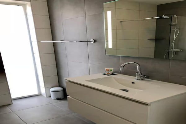 Foto van Ruime lodge met veranda in Zoutelande - Vakantiehuis in Zoutelande - BathRoom