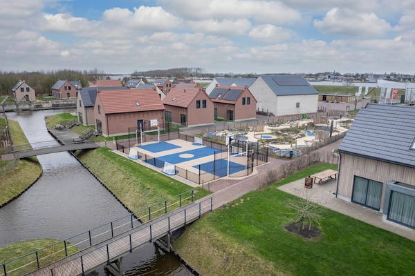Foto van Villa aan het Veerse Meer met luxe voorzieningen - Vakantiehuis in Wolphaartsdijk - AreaSummer5KM