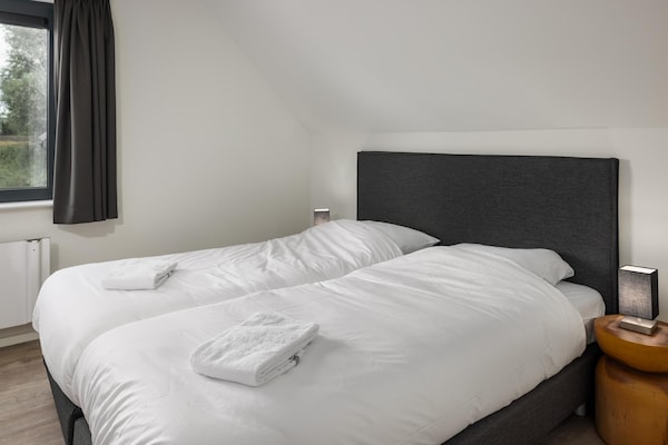 Foto van Villa aan het Veerse Meer met luxe voorzieningen - Vakantiehuis in Wolphaartsdijk - BedRoom