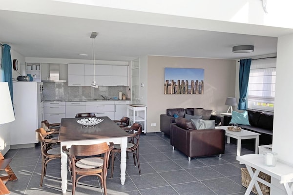 Foto van Bungalow in Breskens met eigen aanlegsteiger - Vakantiehuis in Breskens - DiningRoom