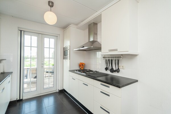 Foto van Boothuis Villa bij Stavoren met uitzicht - Vakantiehuis in Stavoren - Kitchen