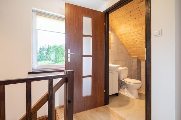 Foto van Bakstenen huis bij de Oostzee en molen - Vakantiehuis in Lędzin - BathRoom