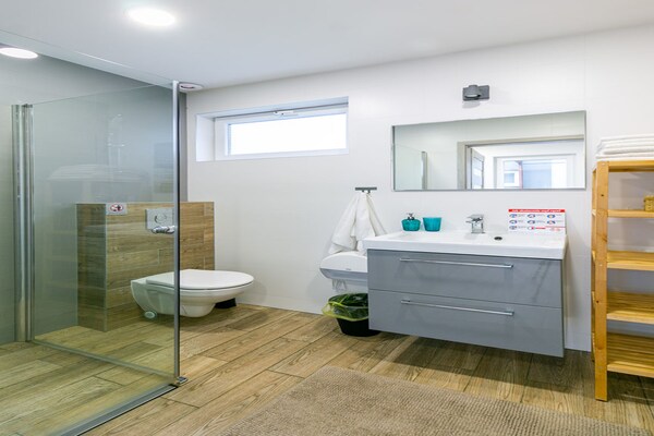 Foto van Comfortabele vakantiehuizen, zomerzwembad, sauna - Vakantiehuis in Niechorze - BathRoom