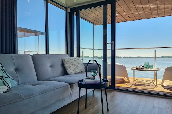 Foto van Woonboot in Łazy bij Jamno-meer en zee - Vakantiehuis in Łazy - LivingRoom