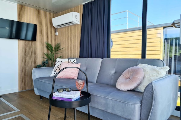 Foto van Woonboot in Łazy bij Jamno-meer en zee - Vakantiehuis in Łazy - LivingRoom