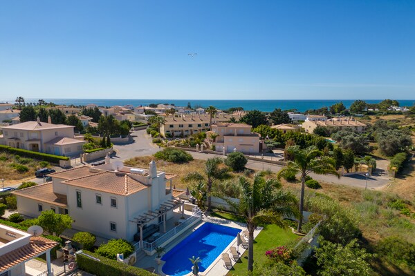 Foto van Luxe villa met verwarmbaar privézwembad - Vakantiehuis in Albufeira - AreaSummer1KM