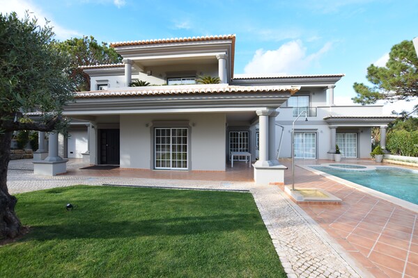 Foto van Luxueuze villa met zwembad dichtbij - Vakantiehuis in Almancil - ExteriorSummer