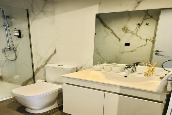 Foto van Appartement vlakbij het treinstation São Bento - Vakantiehuis in Oporto - BathRoom