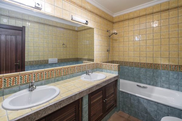Foto van Appartement vlakbij het strand Praia de Benagil - Vakantiehuis in Benagil - BathRoom
